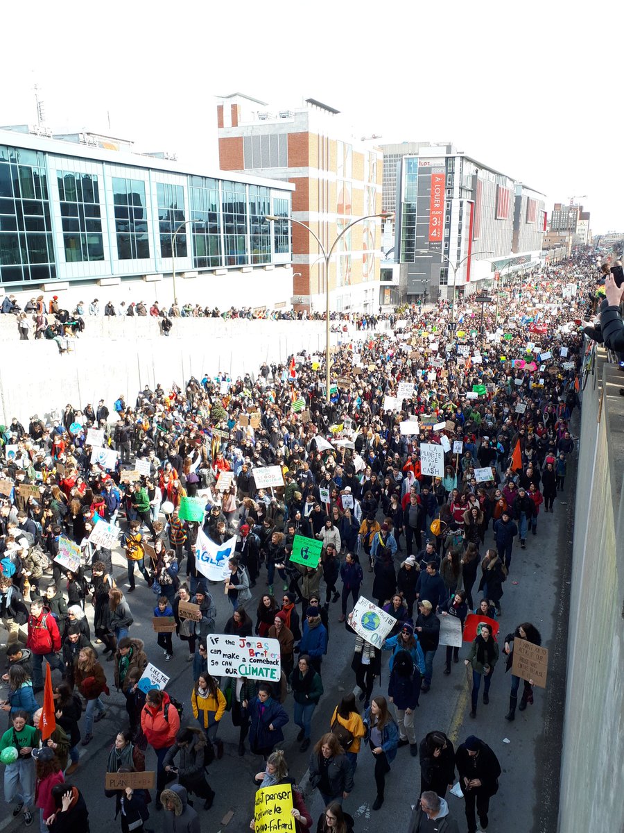 Des chiffres commencent à circuler sur la participation à la marche climat de Montréal : entre 50 000 et 60 000 personnes. Possiblement la plus grosse manifestation de jeunes de l'histoire du Québec. #climatestrike #GreveClimat <a href="/LeDevoir/">Le Devoir</a>