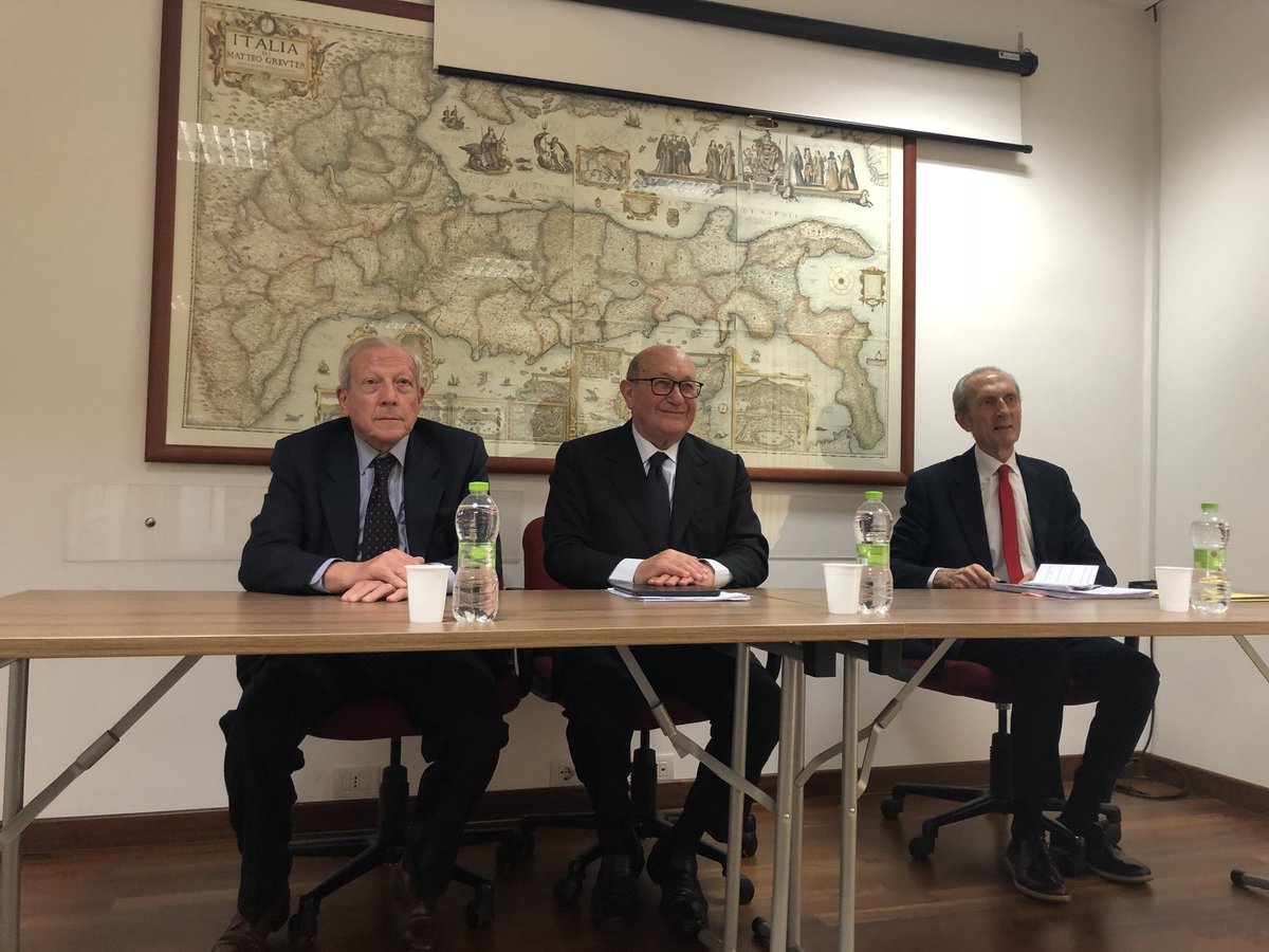 Oggi, il Consiglio Direttivo dell’IGI ha affidato la Presidenza dell’Istituto al Presidente emerito della Corte dei conti #LuigiGiampaolino. 

Buon lavoro, Presidente. Evviva!