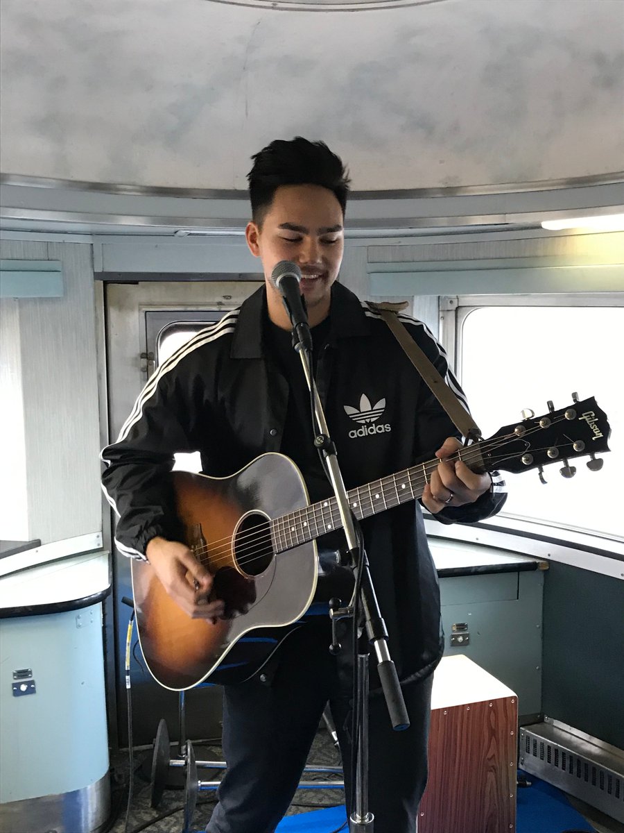 Sony_Music's tweet photo. #JUNOs weekend starts now! Riding in style on the @stingraymusic #JUNOExpress with @TylerShawMusic 😍 https://t.co/THW841nQUZ