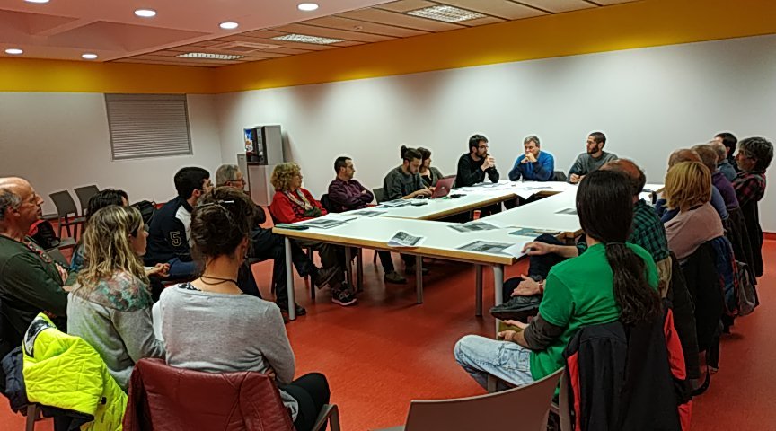 cupalternativa's tweet photo. Interessants aportacions i debat sobre urbanisme, reciclatge, mobilitat... Per a millorar #Llagostera entre totes.

#sompoble #fempoble
#vivimlo #convivimlo https://t.co/539oTFIkqB