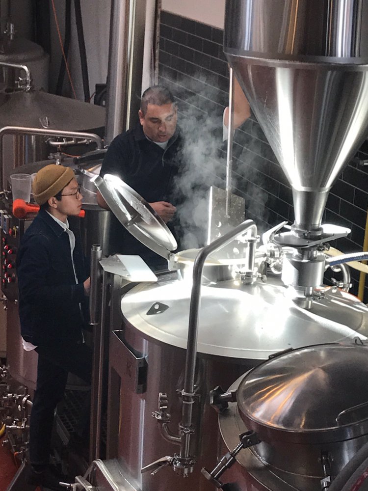 labrewatory's tweet photo. Collaboration is our middle name! Nick and Ruri mashing in 🙌🍻 #labrewatory #mash #mashingin #brewery #brewing #pkw #portlandkettleworks #pdxbrewery #pdxtaproom #beer https://t.co/kCxnms1ZJz