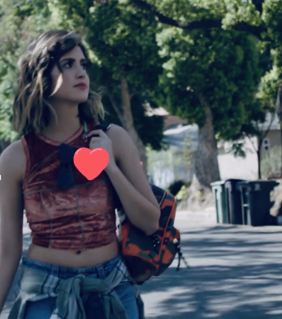 AwwsR5's tweet image. Me volví a enamorar de Laura #NotLikeMe