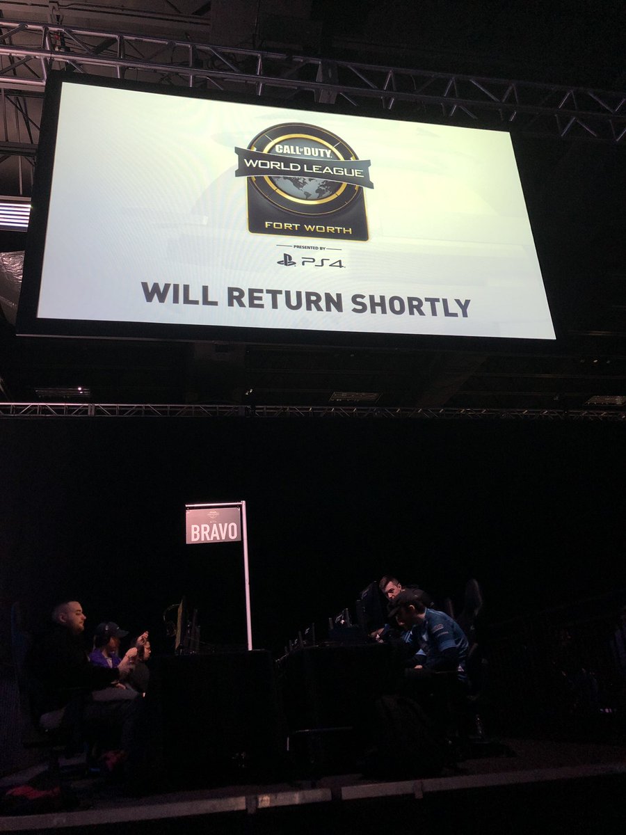 cazzerole_'s tweet image. Mike thought it was a good idea to sit in the front row #brokenneck