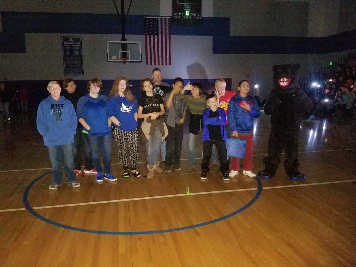 STUCOBingham's tweet image. Chess Club 
@BinghamBears
#springassembly
#schoolspirit
#BearsRising🐾💙🐻
#kidsdeserveit
#isdstrong