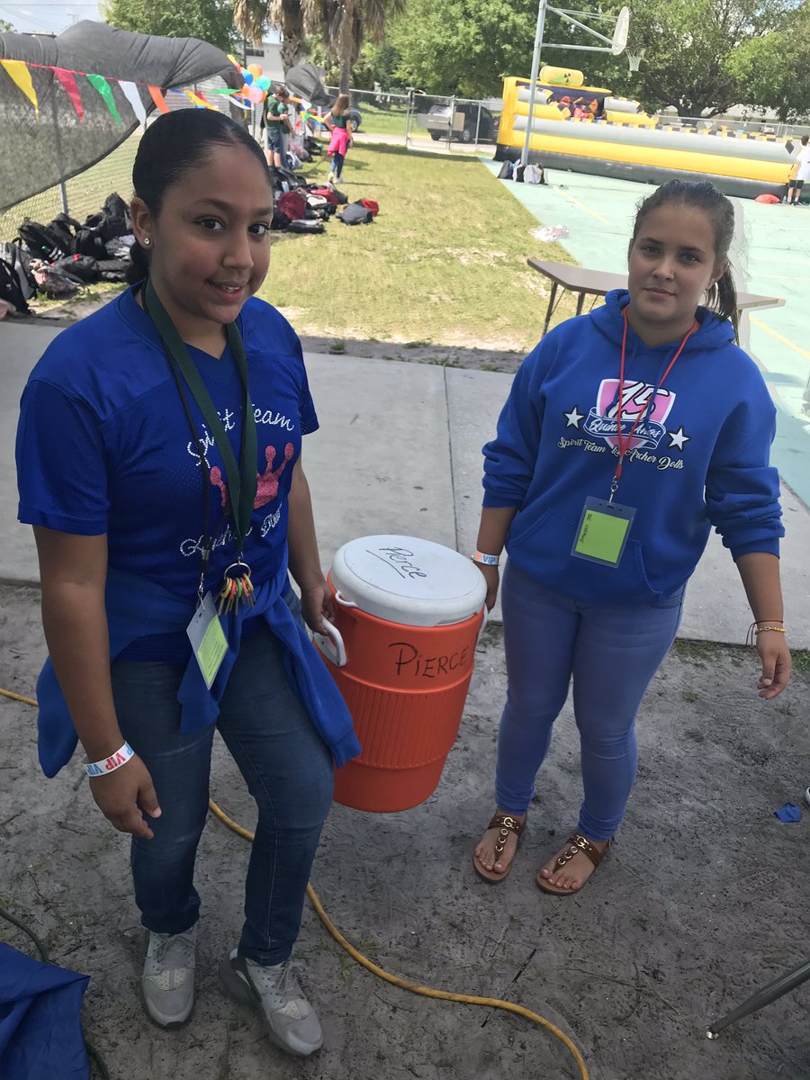 pomqueencj's tweet photo. @HCPSArea2 @PierceMS0082 Carnival Day @PierceMS0082 We had a fun day working the carnival! Squad is 15 years strong! #stadlegacy #piercemiddle #philanthropy #givingback #schoolambassadors #WeClimbTogether #Area2Tribe @HCPSArea2 @PierceMS0082 https://t.co/cNjQMSxR07