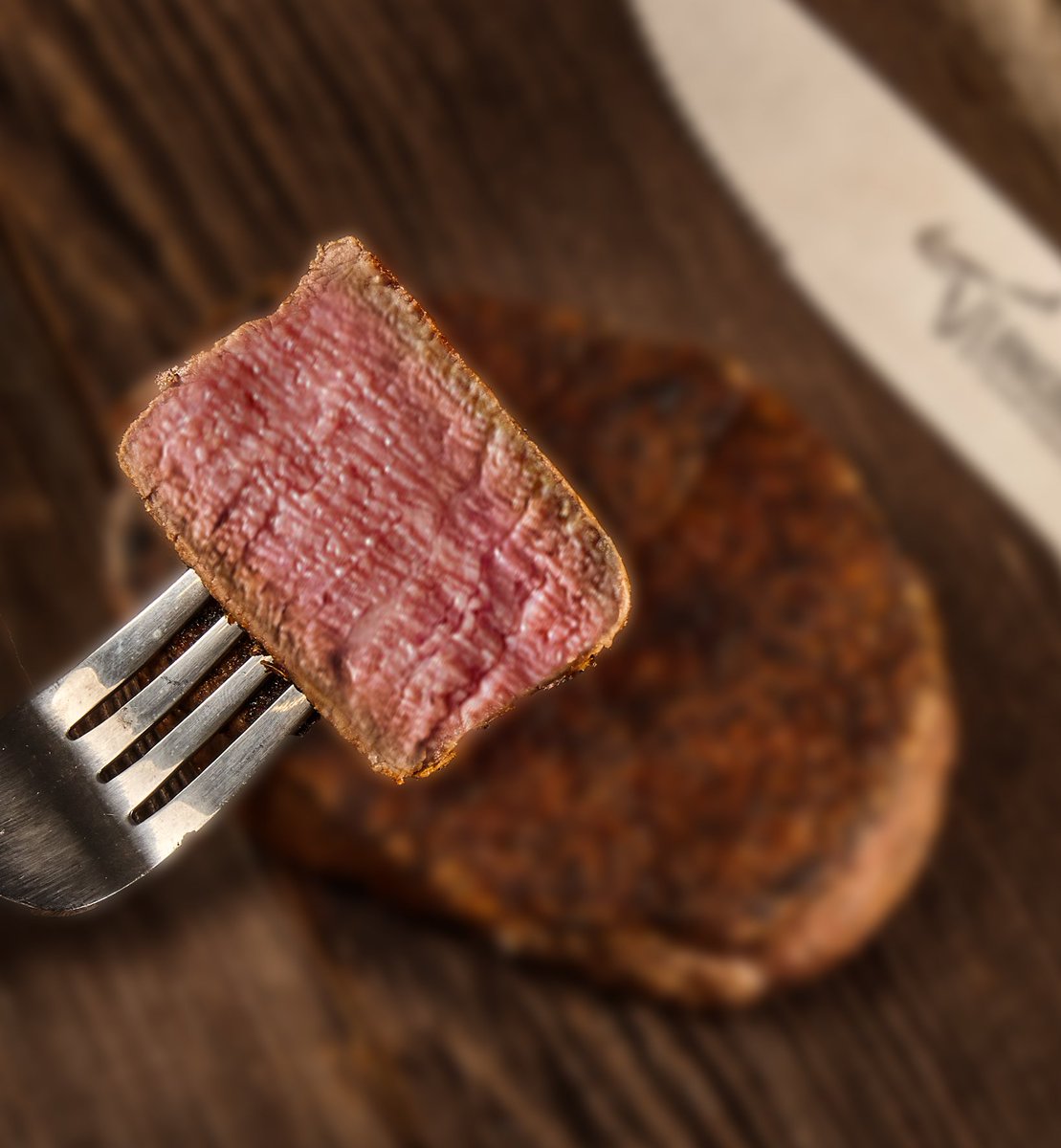 ShopMCMall's tweet photo. Don’t let dinner be a missed-steak.
Longhorn Steakhouse is ready to cook yours up just the way you like it! https://t.co/QEINnLilEI