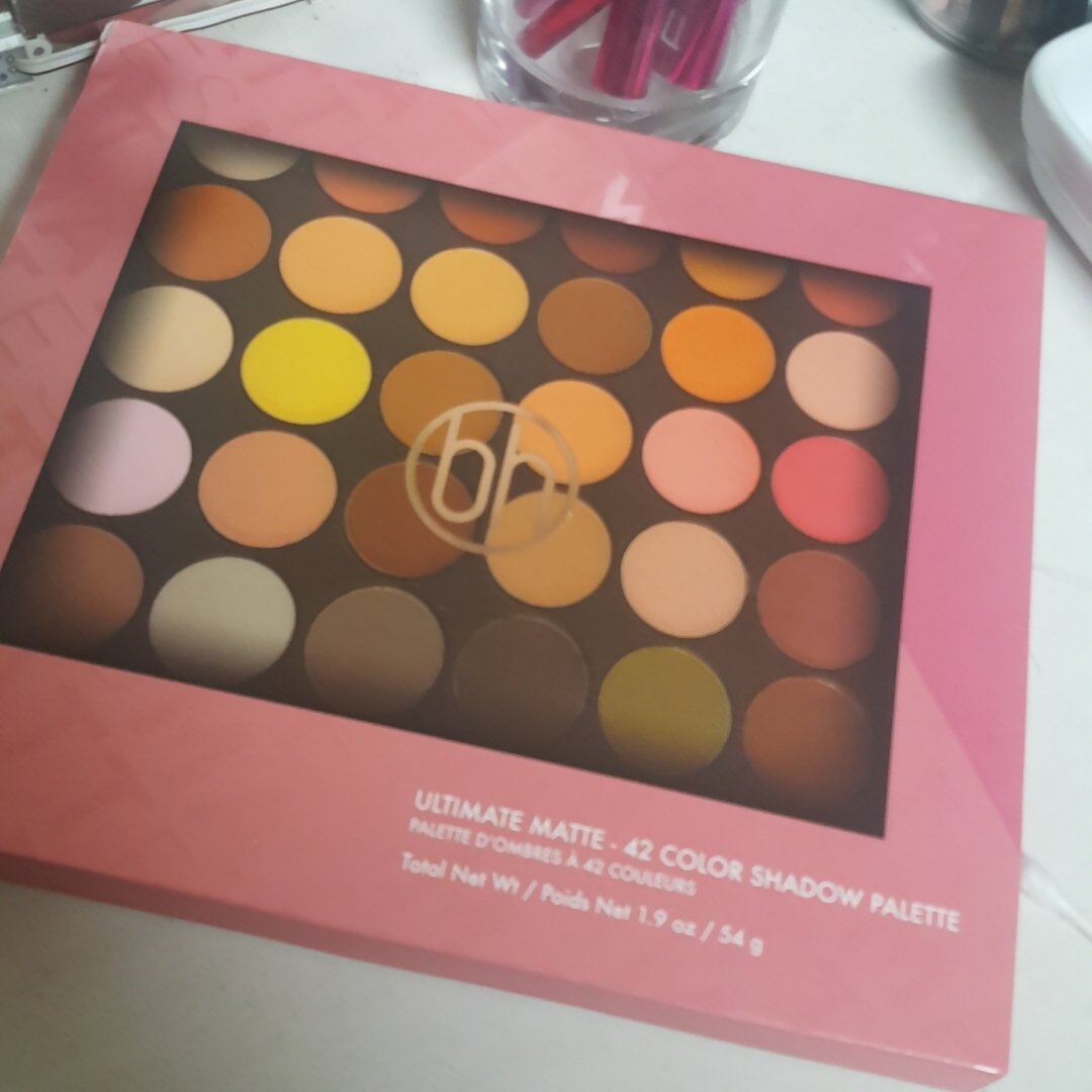 Mrs_Sweets_2U's tweet photo. Love @bhcosmetics https://t.co/zttAKc5rWK