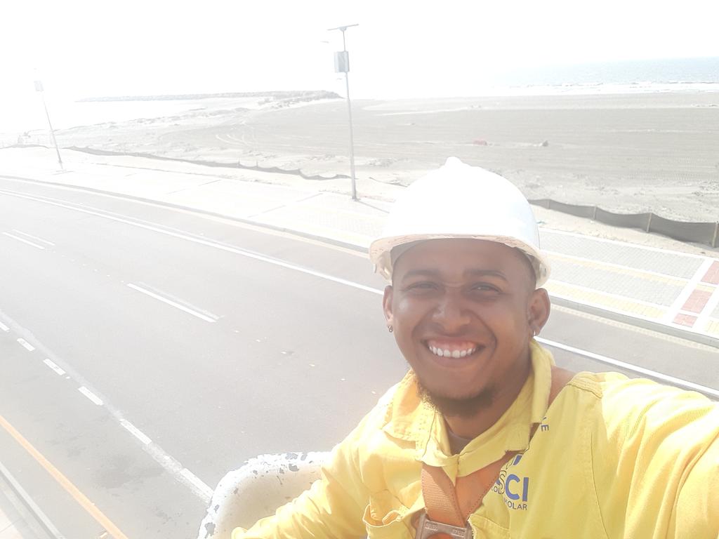 Deiivis07's tweet photo. Paneles solares energía renovable https://t.co/UNMYizbYyM