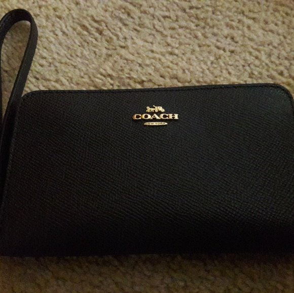 LisaBuk's tweet image. So good I had to share! Check out all the items I'm loving on @Poshmarkapp from @perri_ashkinazy #poshmark #fashion #style #shopmycloset #coach #tiffanyco #blossomthorn: posh.mk/TMPsXTGn5U