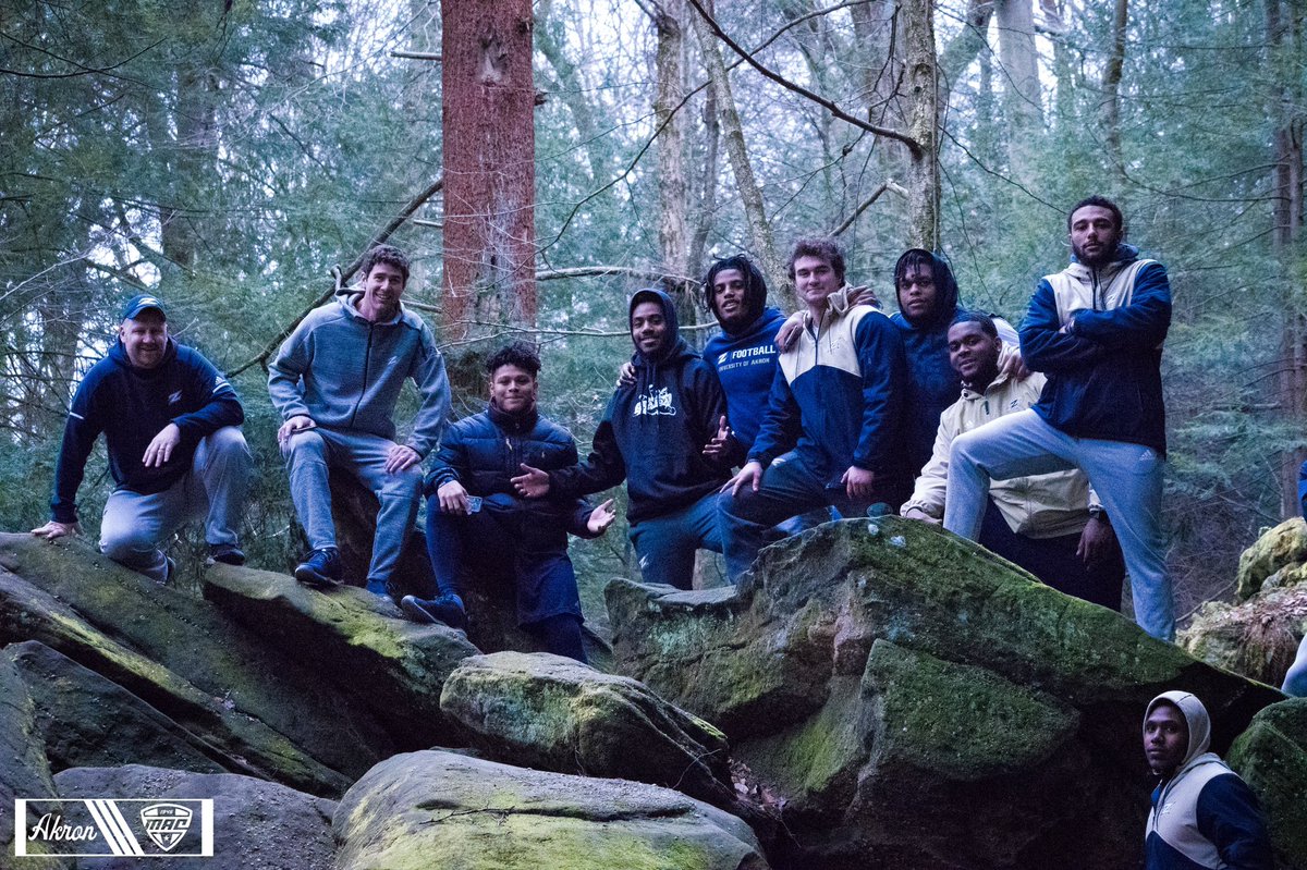 ZipsFB's tweet photo. What better way to end the week, than going on a team hike through @CVNPNPS 🌲Northeast Ohio is beautiful 😍

#OurWay https://t.co/ZjnFOlRrDv