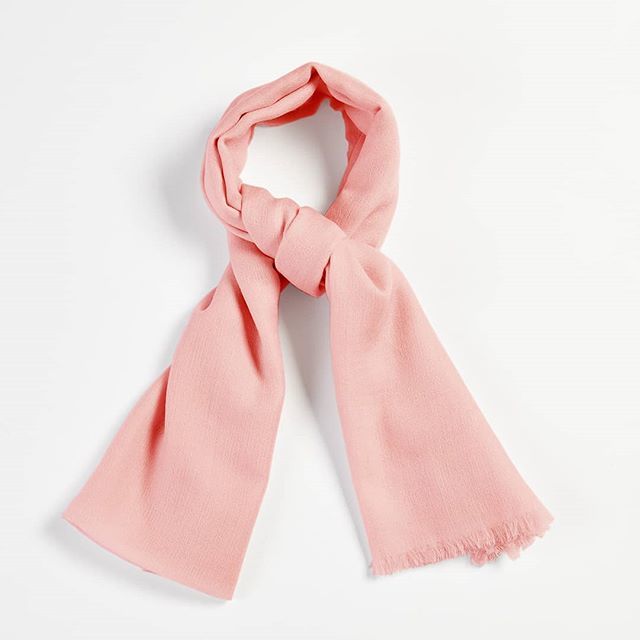 NaturallyNoFoot's tweet photo. Flowers are lovely but cashmere says forever, and doesn't your Mum deserve it? 🌹 Our joyful, sought after  cashmere wraps are an unbelievable price because they are bought from source. Cashmere... the ultimate gift for all Mum's this Mother's Day. 🌹 … https://t.co/6vgUvw2ZB5 https://t.co/bhyGoQBVlI