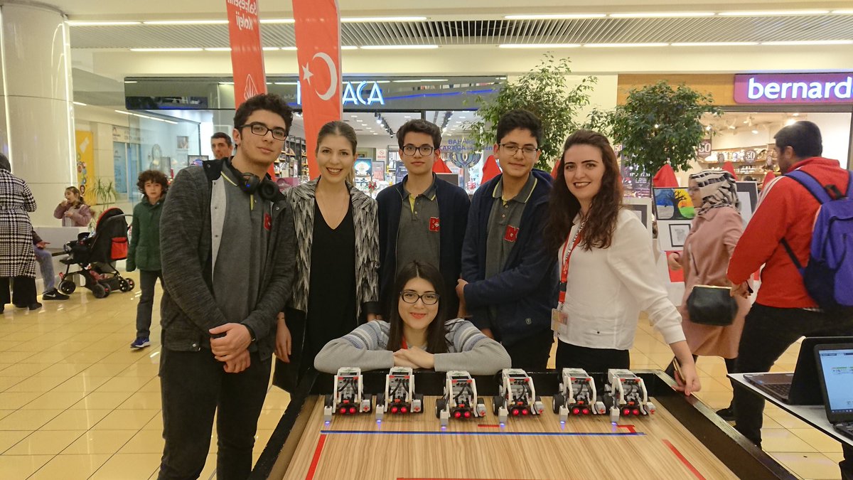 GlAlmali's tweet image. Robotlarımız Kayseri Park AVM&apos;de... #bkegitek #coding #robotics #BahcesehirKodluyor #ev3mindstorms #kayseripark