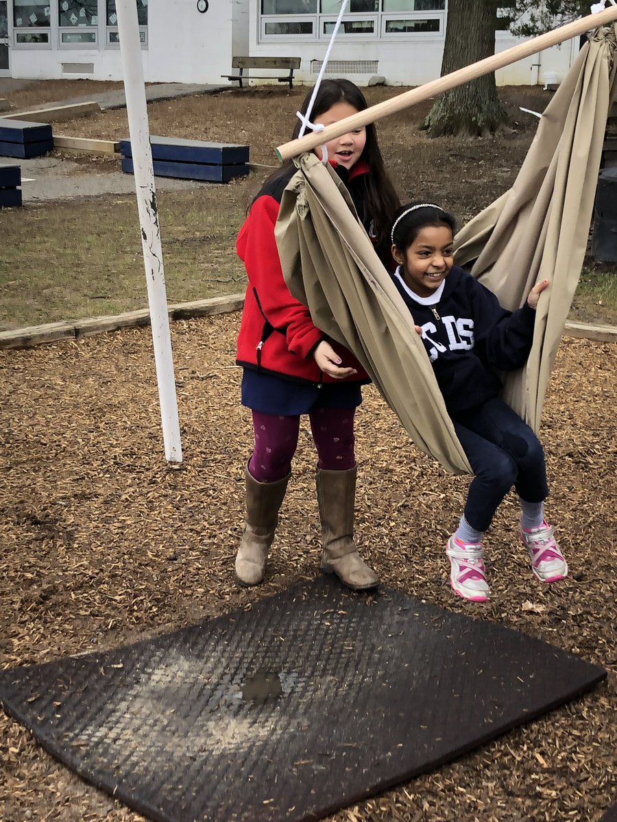 ElissaMichalski's tweet image. Such a great week! Hardworking student teams created 4 hammocks, with another one almost complete. So proud of the perseverance these 3rd and 4th graders displayed this week. @natur_xperience @CountryDay #CCDX2019 #ccdslearning