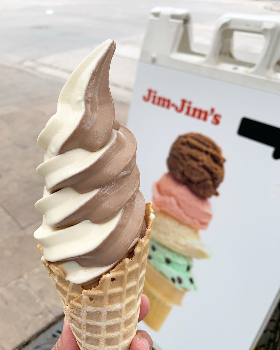 jimjimswaterice's tweet photo. We offer two kinds of ICE CREAMโ Soft Serve ๐ฆ & Homemade ๐จ, plus our signature Italian Water-Ice ๐ง OPEN until 10pm tonight! 615 East 6th Street!
#sxsw #sxsweats #sxswfood #downtownaustin #austinlocal #austinicecream #6street #icecream #italianice #waterice #softserve https://t.co/wv3Jcgi3Kr