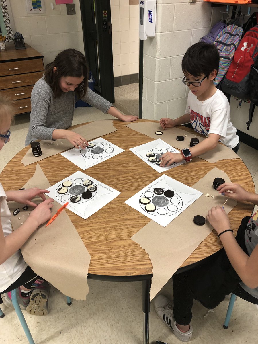 Making phases of the moon out of Oreos! Yum! #SLES19 #4thgradeScience <a href="/SeldensLanding/">seldens.landing.es</a>