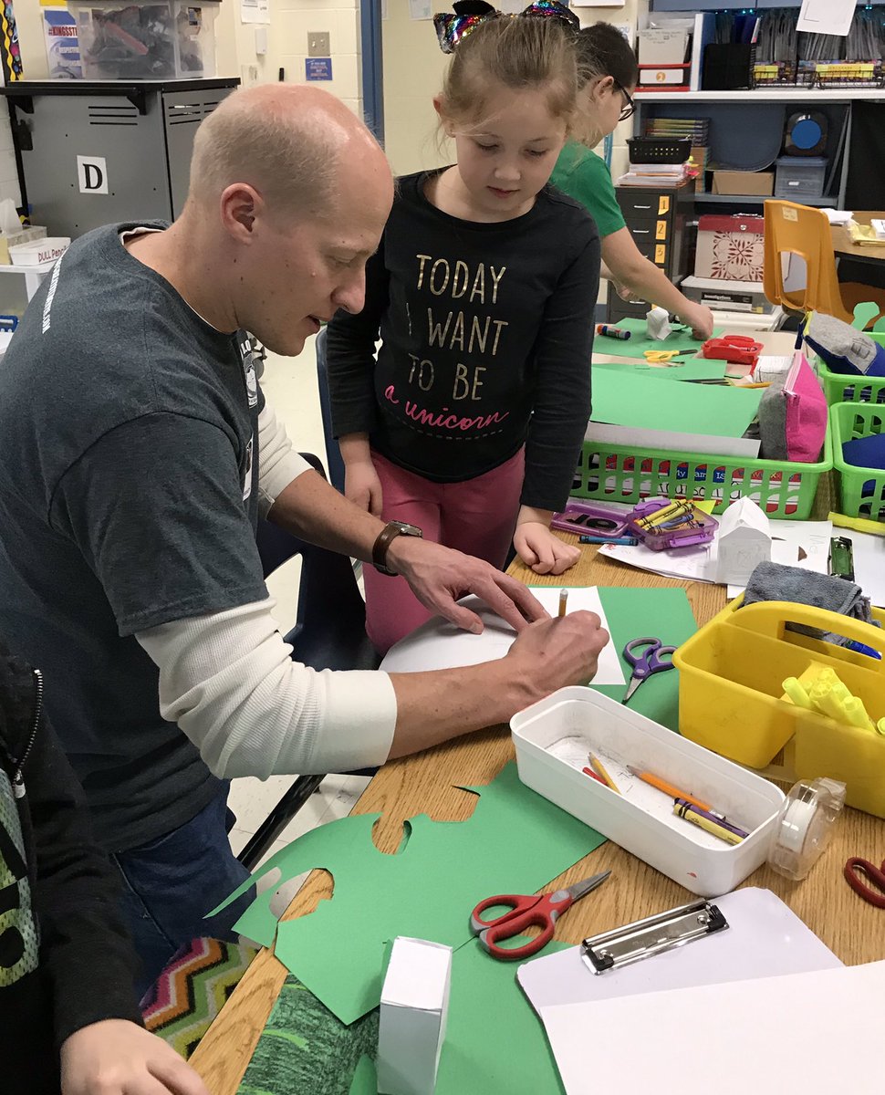 Rockinfoxes's tweet photo. @SLEKnights #WatchDOGS were in the house again! Today, Ss were making our shape city & it was wonderful to have someone to assist in the endeavor creating & giving tips. #2ndmath #MyOhioClassroom @PrincipalBJA @Kings_Schools https://t.co/8C98JfLfjV