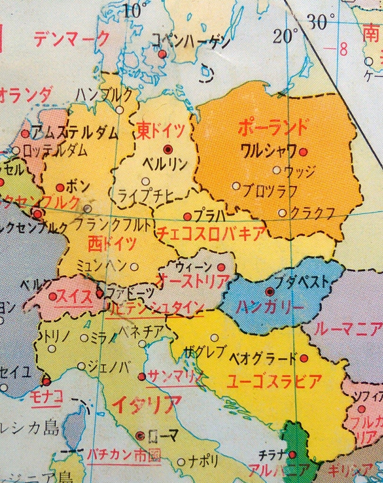 ハタ坊 旧東西ドイツ国境がうっすらと残っていること カリーニングラードが無いこと 地図の形として 旧ユーゴが残っていること 以上から推察できるのは 旧ソ連時代からの地図に少しずつ国境線を継足し継足しして使い回しているものだということ ハタ坊 旧東西ドイツ国境がうっすらと残っていること カリーニングラードが無いこと 地図の形として 旧ユーゴが残っていること 以上から推察できるのは 旧ソ連時代からの地図に少しずつ国境線を継足し継足しして使い回しているものだということ
