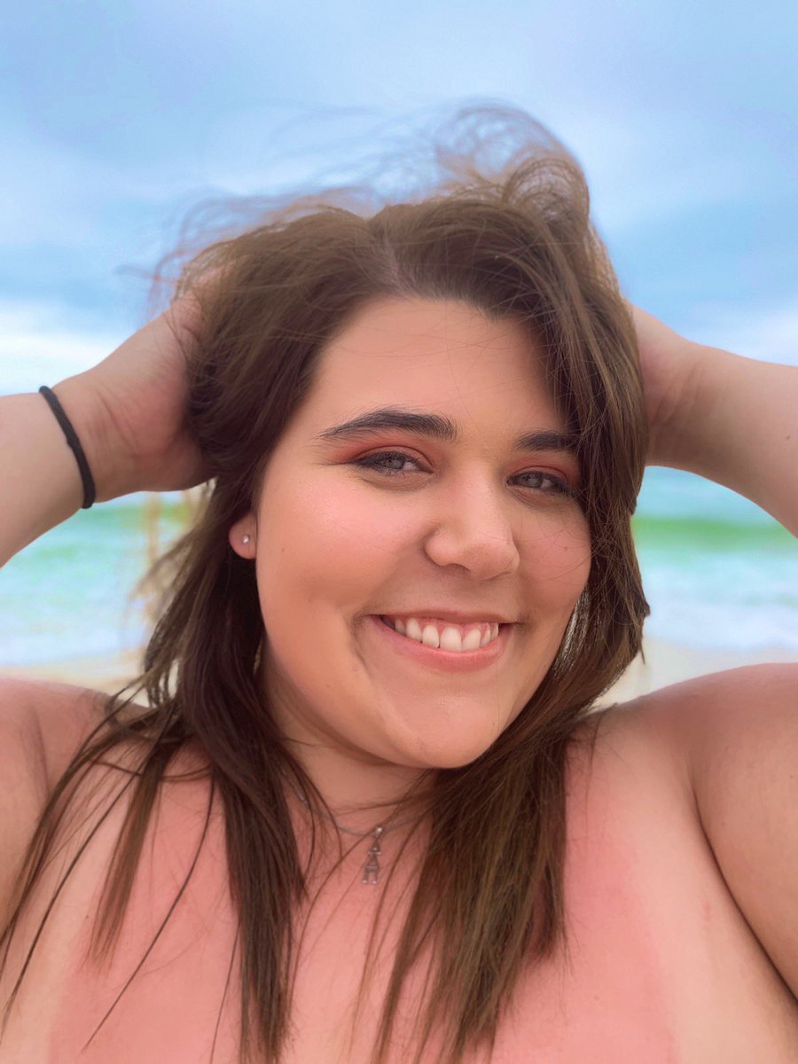 AllyssaFayy's tweet photo. Beach hair don’t care #basiccaption https://t.co/dKLjgnY7MO