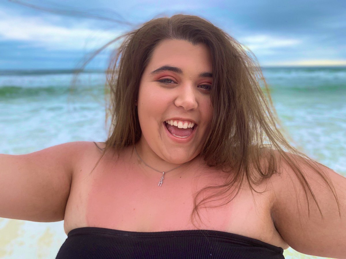 AllyssaFayy's tweet photo. Beach hair don’t care #basiccaption https://t.co/dKLjgnY7MO