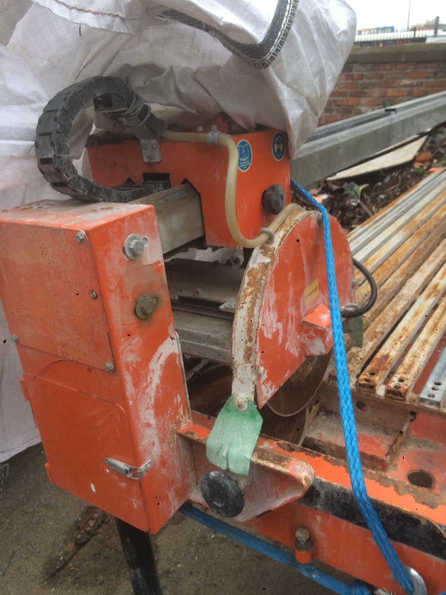BLACKWOODSTOVES's tweet photo. Hi for sale granite bridge saw excellent used condition 3 phase £2500 free delivery https://t.co/dMrCW3ghf3