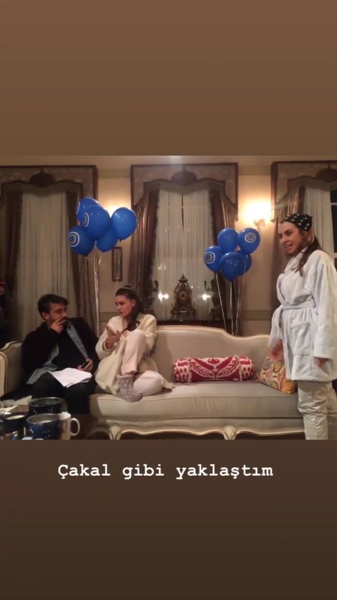 Bide bütün şeydan sonra hala party Marty  ya kızım kendine gel sen böyle değildin kaç o konaktan 🤬 faruk senin yokluğun çıksın kıymetini bilsin #İstanbulluGelin