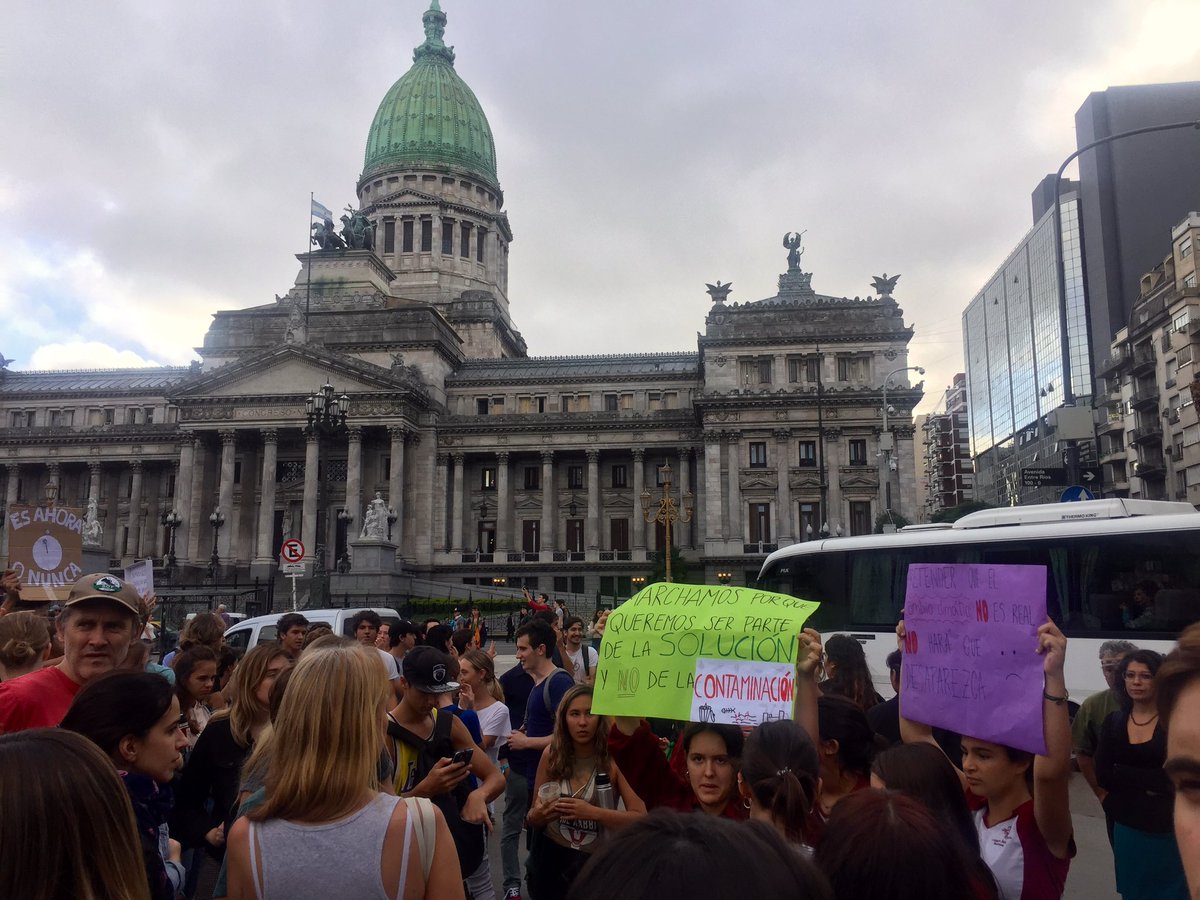 cbarnes's tweet photo. @GretaThunberg #BuenosAires #Argentina ahora #15M #MarchaPorElClima #FridaysForFuture https://t.co/Ja7cukCLmq