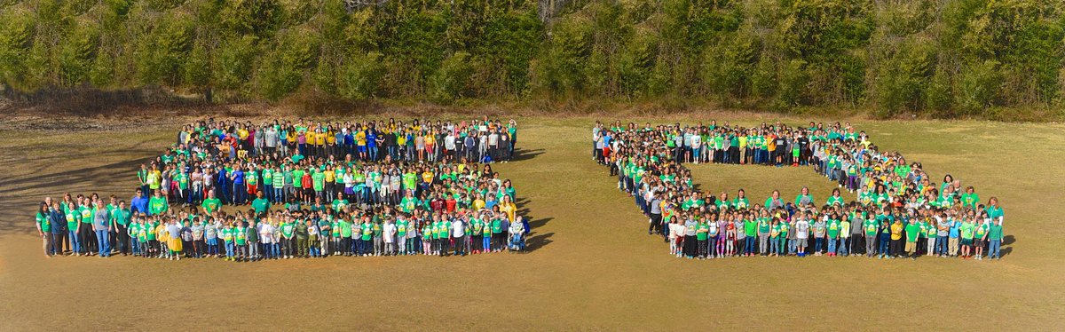 OakViewFCPS's tweet photo. What do you get when you add more than 900 @OakViewFCPS students and staff together on a bright sunny morning? 50! Thank you Rich Condit for your extreme generosity and willingness to try something new. So cool! WE LOVE IT! Happy Anniversary, Oak View! #oakview50 #oakvieweagles https://t.co/CDGkRzYNB8
