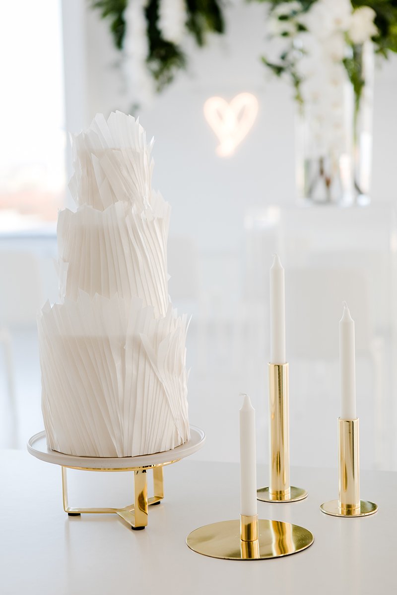 BBoutiqueEvents's tweet photo. The all white #weddingcake never gets old. This unique creation featured on Frieda Therés online magazine has won our #hearts. How would you add a spin to an all #WhiteWeddingCake? #torontoweddingplanner #torontowedding #BellaBoutiqueEvents https://t.co/sdxxcjiQ3N