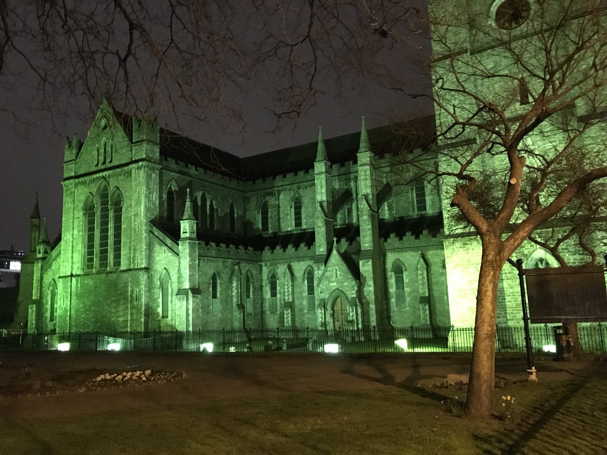 carpediemeire's tweet photo. I’ve missed nearly all of #FollowFriday today so I thought it best I do a Paddy’s day shout out to all my pals, before I start playing catch up. 
Dublin’s main monuments turned green for the week so I was out this evening capturing the city. @VisitDublin #FF #TravelTribe https://t.co/6YfT9FQO2m