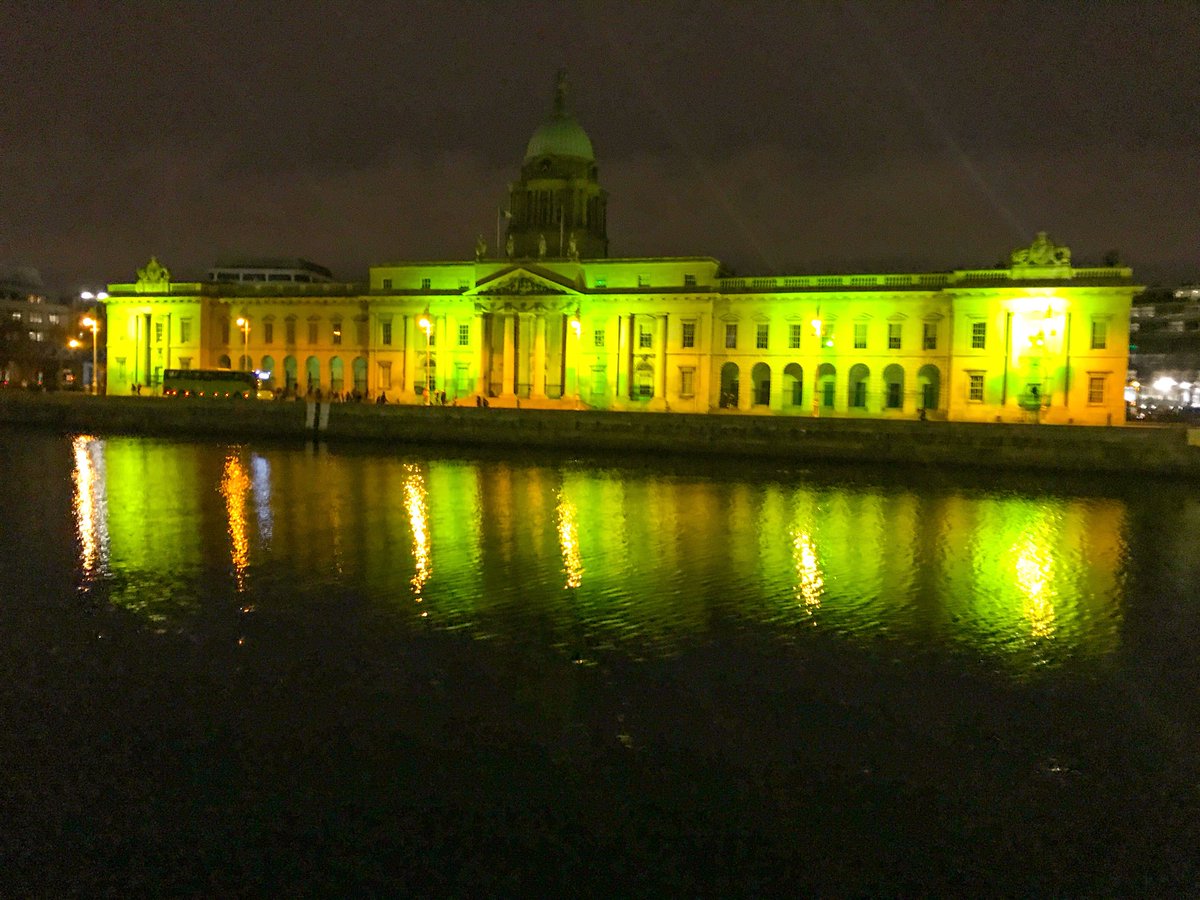 carpediemeire's tweet photo. I’ve missed nearly all of #FollowFriday today so I thought it best I do a Paddy’s day shout out to all my pals, before I start playing catch up. 
Dublin’s main monuments turned green for the week so I was out this evening capturing the city. @VisitDublin #FF #TravelTribe https://t.co/6YfT9FQO2m