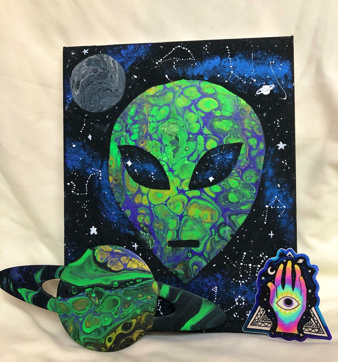 soulsistersart's tweet photo. my first GIVEAWAY!!💓
🌟space themed🌟
One winner will win all items pictured below only rules are
1) RT this post &amp;
2) follow me 
to enter!! I will pick a winner March 24th💖💫☄️💗🌚 https://t.co/s3RtqReqnq
