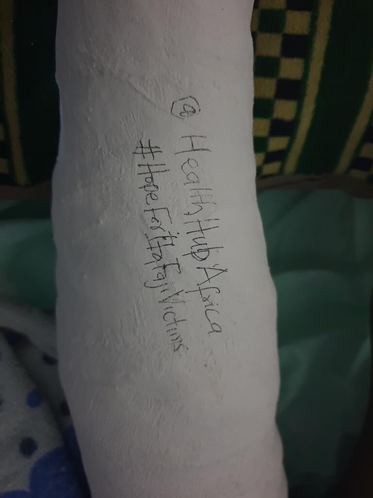 DrZobo's tweet photo. Under 24 hrs of setting up this relief committee team with our team @HealthHubAfrica in partnership with @healforafrica , we have so far received N541, 000 and many relief items from compassionate Nigerians far and near. THANK YOU🙌🏽

Progress report!👇🏽
#HopeForItaFajiVictims https://t.co/m7AWJvK1X7