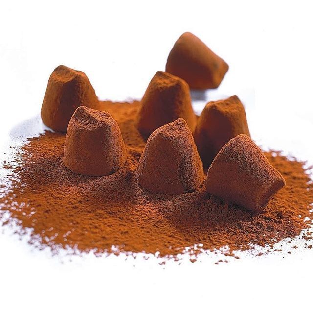 CosasdeMalu's tweet photo. Igua da que te llames Pepe o Pepa, José o Josefa.
O Atáulfo, Sigérico, o simplemente #cariño 🤗
Te mereces unas trufas de chocolate 🍫
Ven al #MercatdeDénia y te regalatelas. https://t.co/DLLjz7RpdF https://t.co/U0uO3iSpT3