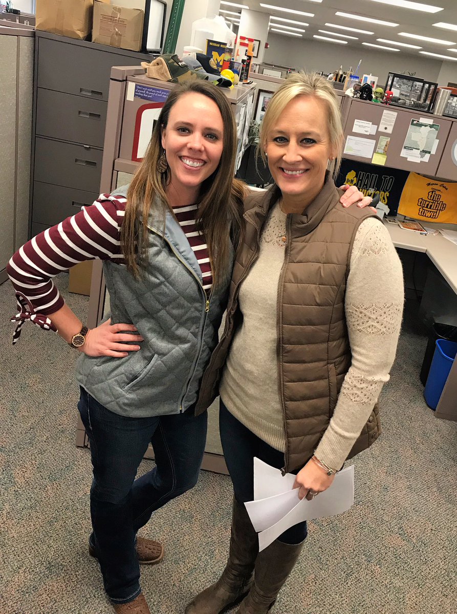 armsnfarms's tweet photo. Loving your job AND getting to work with your #VestFriend ... Can’t beat that! @jenhay81 https://t.co/DymABPRHSX