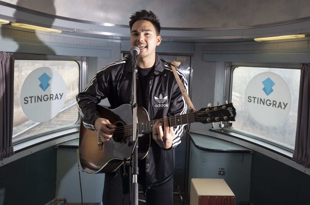 TheJUNOAwards's tweet photo. Thank you to @nuelacharles @allofshope @TylerShawMusic & @washboardunion for keeping our guests entertained in the @stingraymusic performance car on the #JUNOExpress Powered by @VIA_Rail! 🚂🎤 https://t.co/xzeHUjYZld
