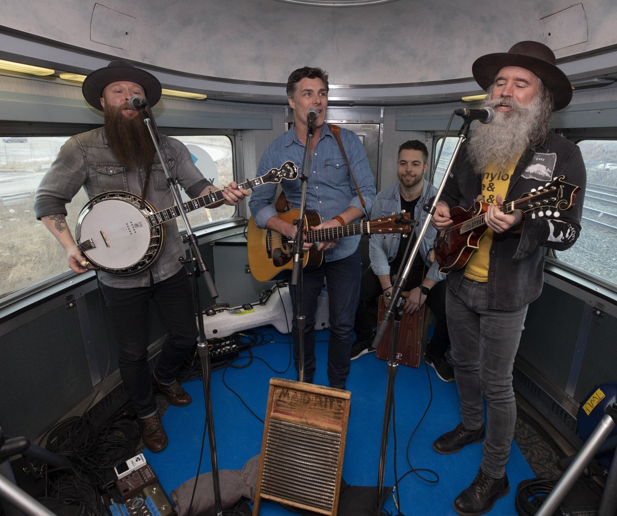 TheJUNOAwards's tweet photo. Thank you to @nuelacharles @allofshope @TylerShawMusic & @washboardunion for keeping our guests entertained in the @stingraymusic performance car on the #JUNOExpress Powered by @VIA_Rail! 🚂🎤 https://t.co/xzeHUjYZld