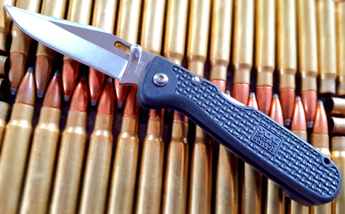 TNO_TV's tweet photo. I was digging through the knife collection and found this #SOGMiniAutoClip in #AUS8 from a few years back. I like how SOG heat treats their steel and I happend to have some lead, copper and brass to throw in for a pic lol
#SOG #SOGKnives #EveryDayCarry #Hornaday #8mmMauser #8x57 https://t.co/OzzJfMPp54