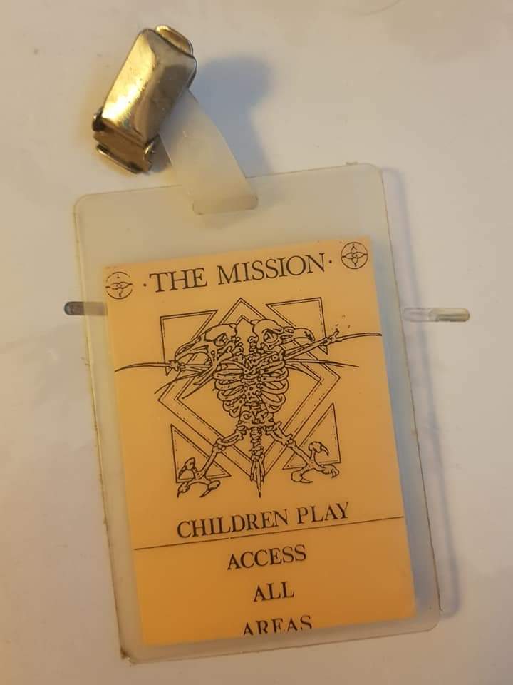 LorriesRedux's tweet image. Meanwhile on this day 15th March 1988, we are in Newport with The Mission on the Children tour.

Band : Oldroyd, Phillips, Reed &amp;amp; Wolfenden 

#redlorryyellowlorry #lorriesredux #nothingwrong  #letthespeakerscrackleandburn #themissionuk #children