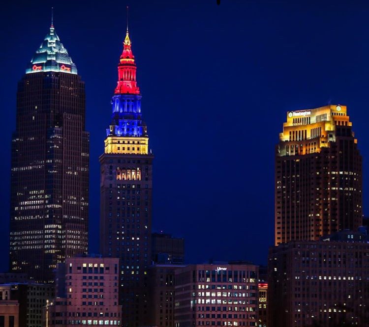 TowerLightsCLE's tweet image. RED-BLUE-YELLOW | The @kfohio celebrates #WorldKidneyDay to raise awareness of the importance of our kidneys during #NationalKidneyMonth. We are dedicated to providing direct assistance to individuals impacted by kidney disease in our community.
