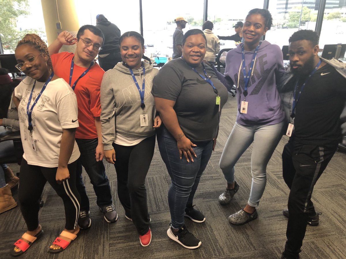 sgsatt's tweet photo. Training class rocking their Nike swag!!! @Y34Thomas @jesscee01 @ATT_JeffWhite @ChericeHawkins @Marc_GoSteelers https://t.co/VWVOqhRmwG