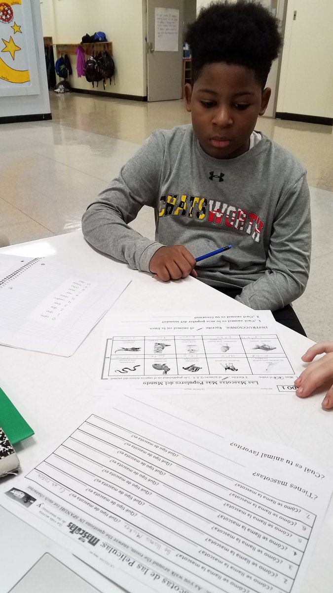 SraChupnick's tweet photo. I love to see students go above and beyond in Spanish class! This student @ChatsworthSch in Mrs. McSweeney's class chose to write the Spanish words for the numbers instead of just writing the digits. WOW!!!!!! @Ms_McSweeney4 https://t.co/Aa80HqjMj9