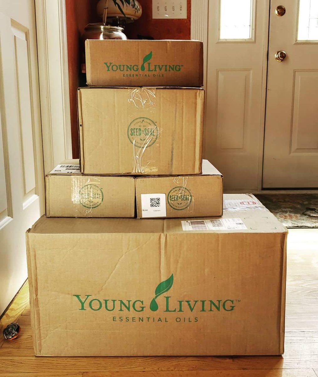 nightninja77's tweet photo. Always a #goodday when you have this many @younglivingeo packages on your floor.
#oiledandinspired #loveouroilylife #oilingisafamilyaffair #weloveER #neededtostockup #iknowthereisalotofthievesproducts #thieves #bestdecisionever #yleo https://t.co/aUBrSd44Rk