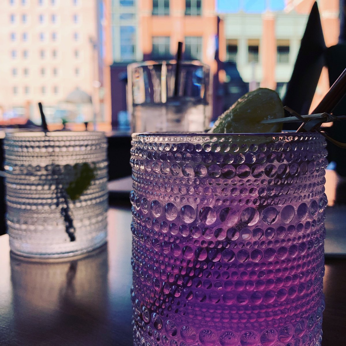 BrowsersLAB's tweet image. Celebrating a fresh website launch and a huge @Memphis_MBB win with a gin cocktail and a view of @DowntownMemphis  #ilovememphis #GoTigersGo #WeekendVibes