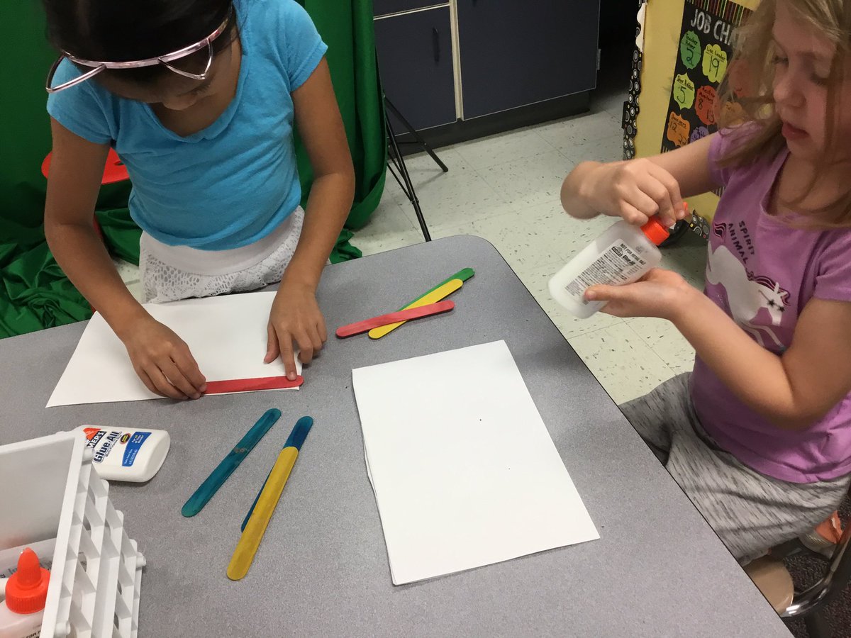 ReneeLWhite5's tweet image. #geniushour @Buncee “How to make a chalkboard” complete &amp;amp; actual home made chalkboard design &amp;amp; construction has begun. #SEP #Engineeringanddesign #designprocess #lpeswake #makerspace