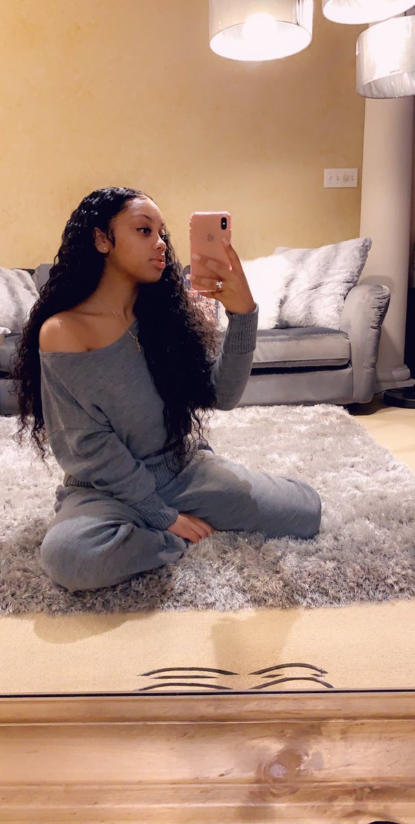 lifeof_jaliyah's tweet photo. Where the pretty bitches at?! Drop a pic👇🏽☺️ https://t.co/0yUte6Uirv