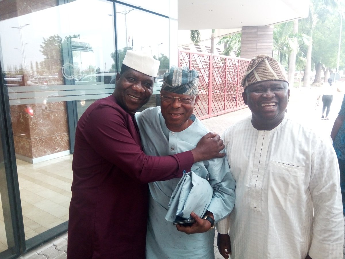 YAYIAdeola's tweet image. I,Senator Adeola had a chance meeting with Oba Otudeko in Abuja with Senator Elect Opeyemi Bamidele(APC, Ekiti State). The multi billionaire Otudeko was just hailing me Yayi, Yayi and later prayed for me and Senator Elect as leaders of Yoruba race and indeed Nigeria.@Baaroyin