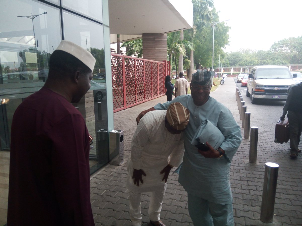 YAYIAdeola's tweet image. I,Senator Adeola had a chance meeting with Oba Otudeko in Abuja with Senator Elect Opeyemi Bamidele(APC, Ekiti State). The multi billionaire Otudeko was just hailing me Yayi, Yayi and later prayed for me and Senator Elect as leaders of Yoruba race and indeed Nigeria.@Baaroyin