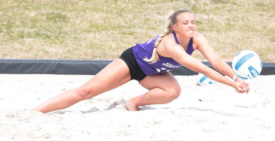 Feels good to be 2-0 😎

The Beach Bears dominate on opening day and will close out the Austin Peay Beach Volleyball Tournament tomorrow at 12 pm against the Governors!

Recap ✍️: bit.ly/2ubgYBa

#BearClawsUp