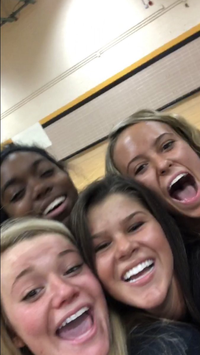 katiexgibson's tweet photo. Happy bday to my fav girlππ your goofiness brightens the whole room ILY #gifalways @aariellelindsey https://t.co/v4V3xJjO02
