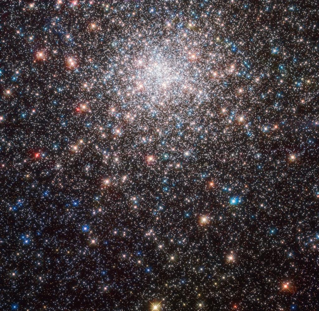 NASA's tweet photo. 🌟Shine bright like a cluster 🌟@NASAHubble has done it again. This image reveals a globular cluster of stars in the constellation of Sagittarius, 18,000 light-years away from Earth. Learn more and shine bright: https://t.co/JldZ0l6fsp https://t.co/dhQY2re3C2
